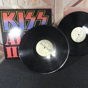 Kiss Alive II record album~2 album set~Detailed pics on cover~1977 edition.